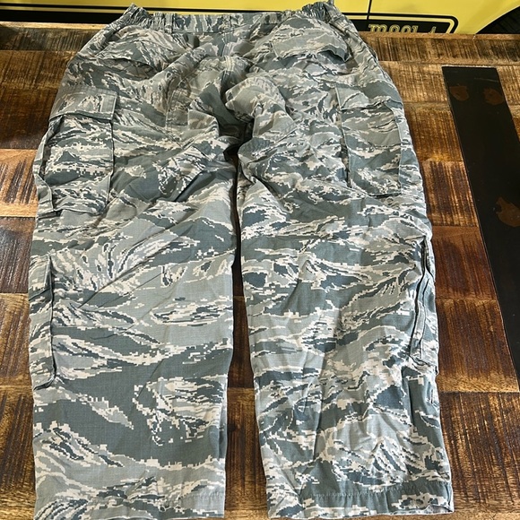 US Air Force USAF Mens Utility Digital Camo Trousers Green - Picture 6 of 8